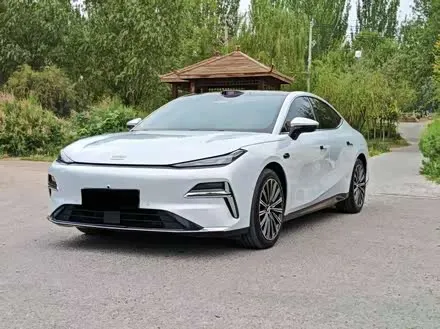 GEELY GALAXY 8 2025