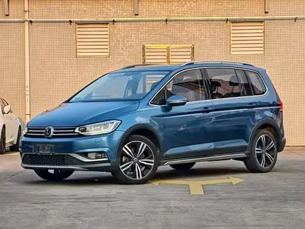 VOLKSWAGEN TOURAN 2021