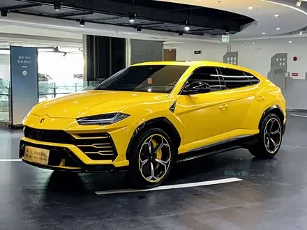LAMBORGHINI URUS 2021