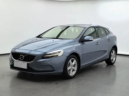 VOLVO V40 2017