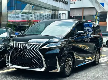 LEXUS LM 2020