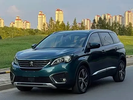 PEUGEOT 5008 2017