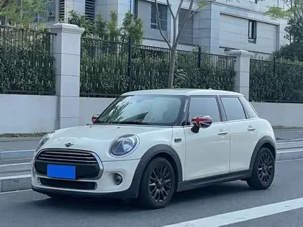 MINI ONE 2019