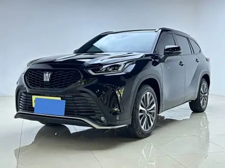 TOYOTA CROWN KLUGER 2024