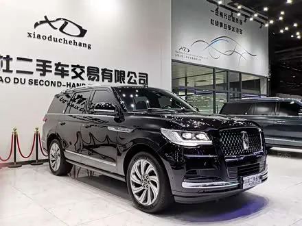 LINCOLN NAVIGATOR 2022