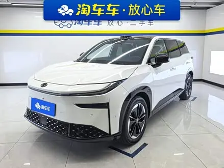 TOYOTA BZ3X 2025