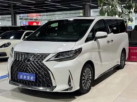 LEXUS LM 2020