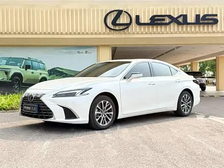 LEXUS ES — из Кореи под ключ