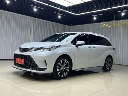 TOYOTA GRANVIA 2023