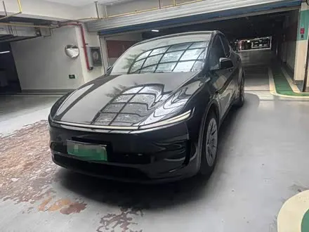 TESLA MODEL Y L 2025