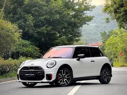 MINI JCW 2025