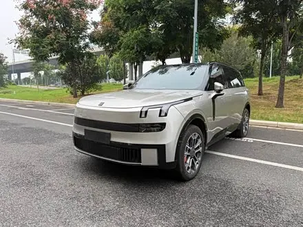 LYNK & CO 900 2025