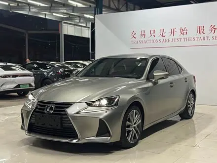 LEXUS IS 2017