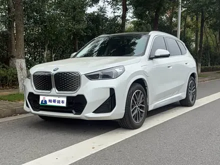 BMW IX1 2025