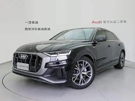 AUDI Q8 2021