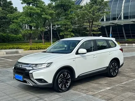 MITSUBISHI OUTLANDER 2020