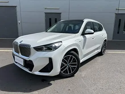 BMW IX1 2025