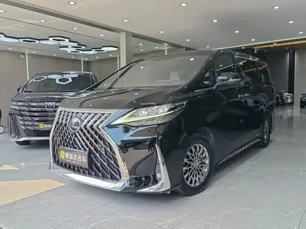 LEXUS LM 2020