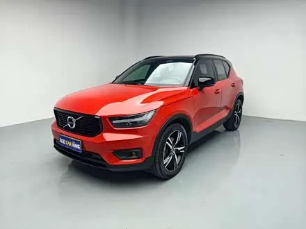 VOLVO XC40 2021