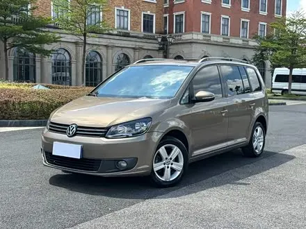 VOLKSWAGEN TOURAN 2015