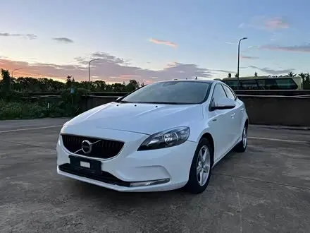 VOLVO V40 2016
