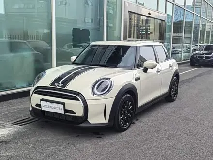 MINI ONE 2023