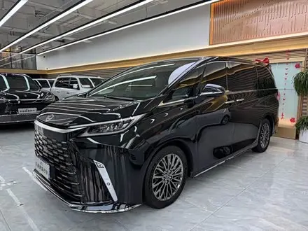 LEXUS LM 2025