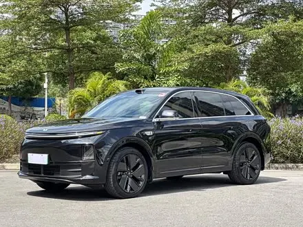 LI AUTO L6 2025