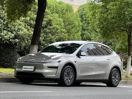 TESLA MODEL Y L 2025