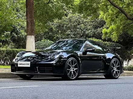 PORSCHE 911 2025
