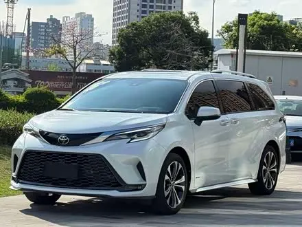 TOYOTA GRANVIA 2024