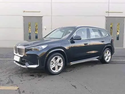 BMW IX1 2025