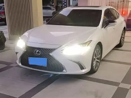 LEXUS ES — из Кореи под ключ