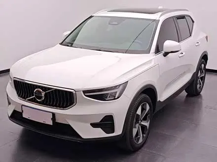 VOLVO XC40 2026