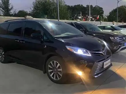 TOYOTA SIENNA 2017