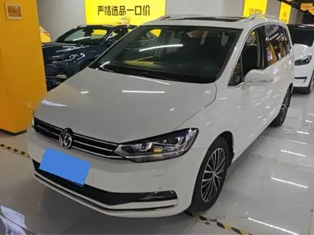 VOLKSWAGEN TOURAN 2016