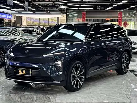 NIO ES8 2024