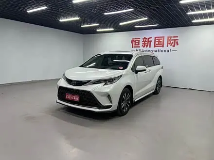 TOYOTA GRANVIA 2023