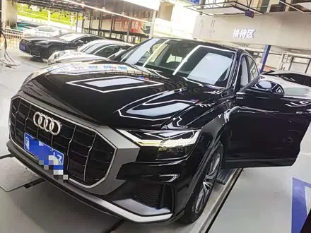 AUDI Q8 2019