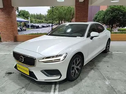 VOLVO S60 2023