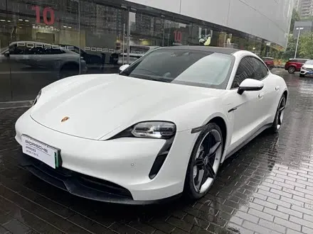 PORSCHE TAYCAN 2022