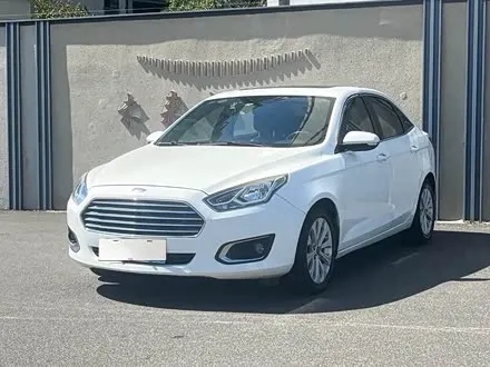 FORD ESCORT 2017