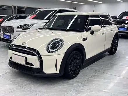 MINI ONE 2023