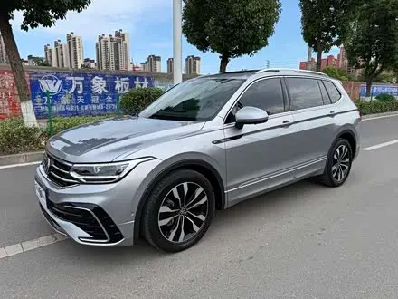 VOLKSWAGEN TIGUAN L 2021