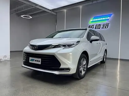 TOYOTA SIENNA 2024