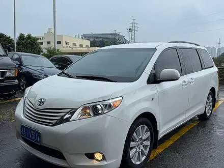 TOYOTA SIENNA 2015