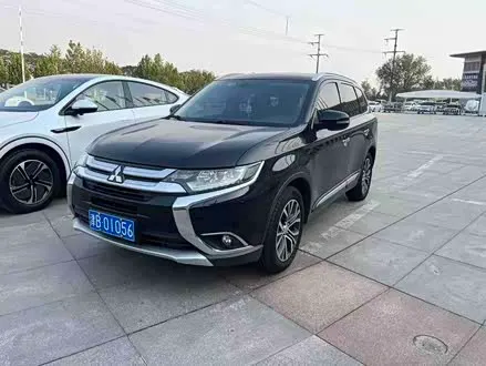 MITSUBISHI OUTLANDER 2016