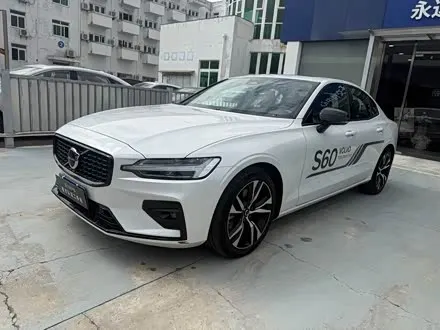VOLVO S60 2025