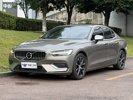 VOLVO S60 2021