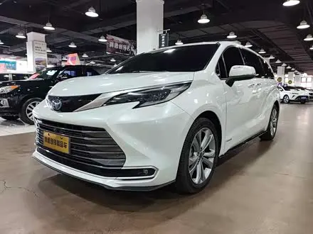 TOYOTA SIENNA 2023